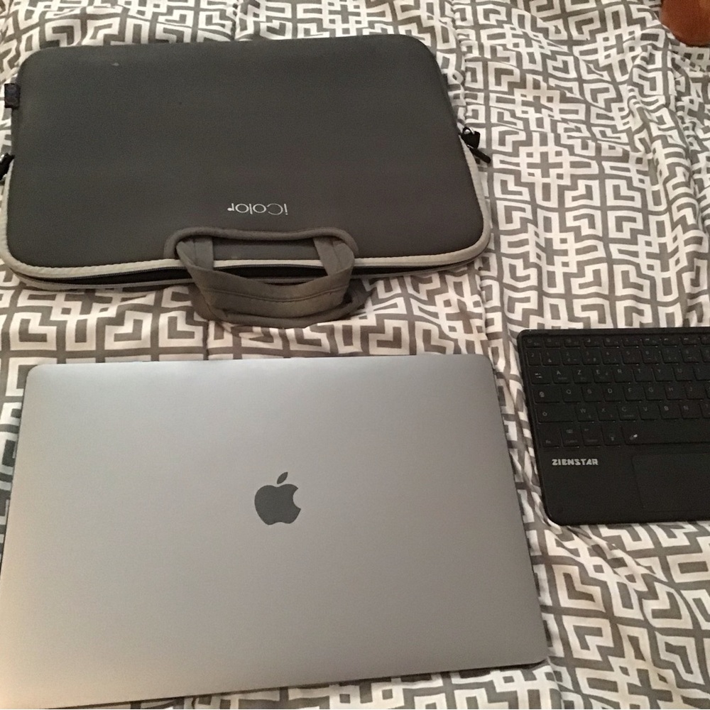 MacBook Pro 2018 15 inch broken keyboard